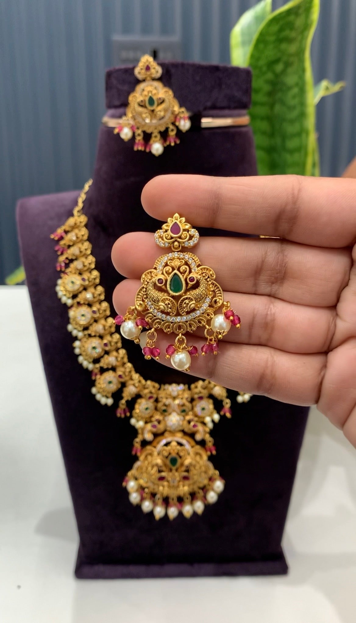 Beautiful peacock design beads finishing necklace with screwback earrings
