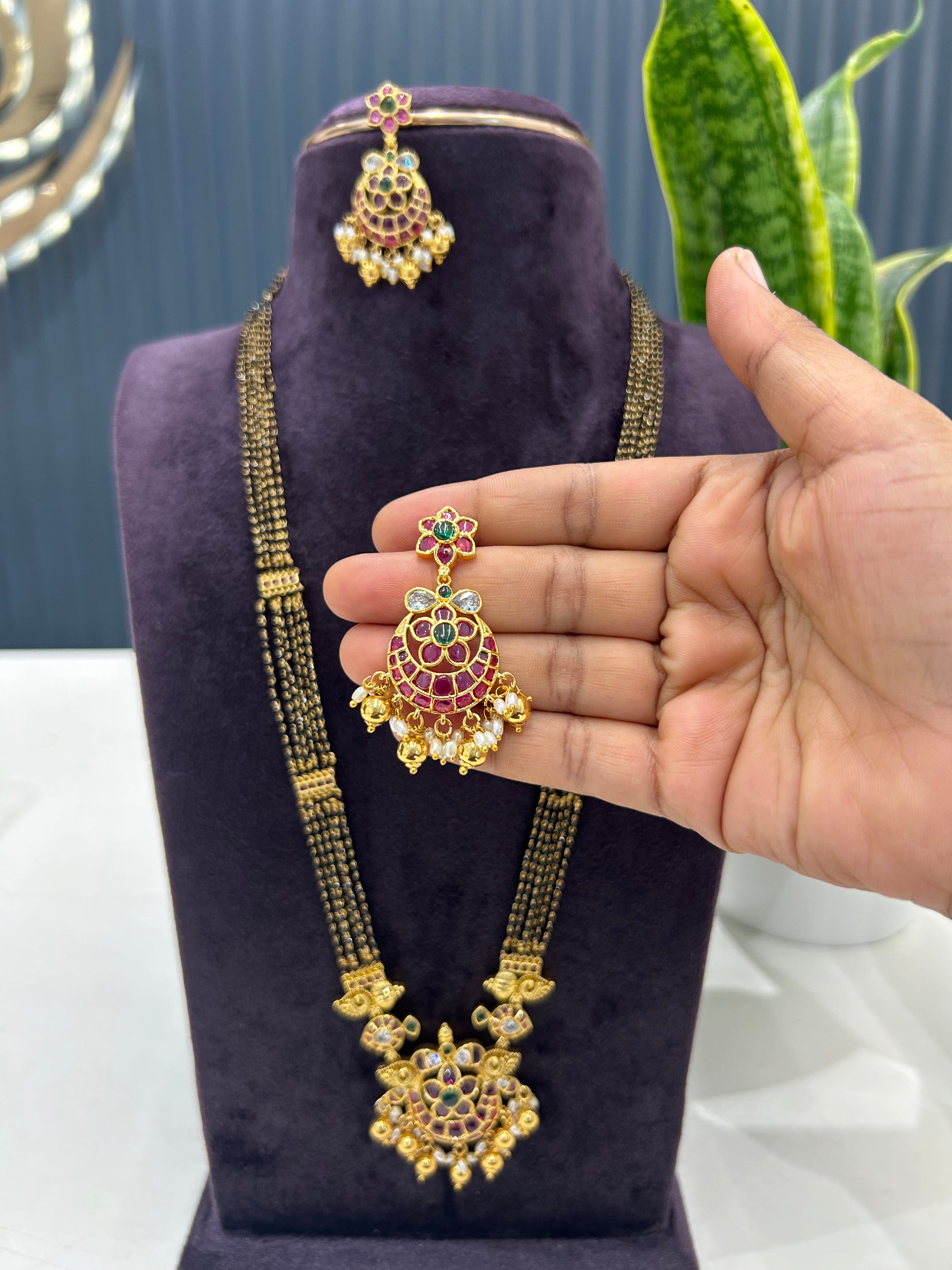 Beautiful pota stone Blackbeads chain 24 inchs long with pushback earrings