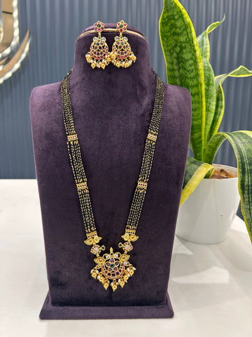 Beautiful pota stone Blackbeads chain 24 inchs long with pushback earrings
