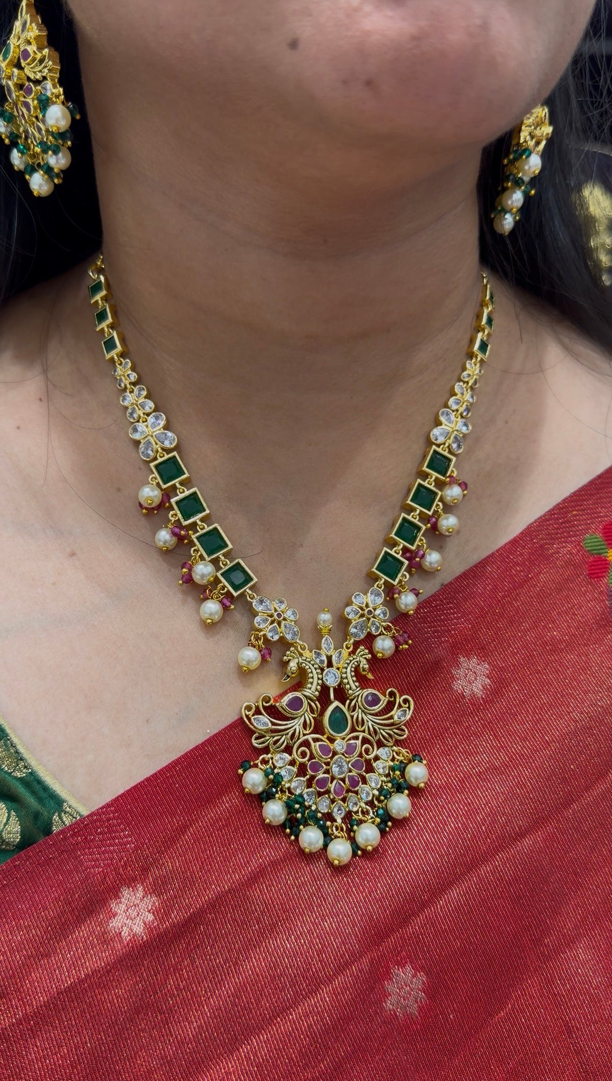 Beautiful uncut stone necklace set with pushback earrings