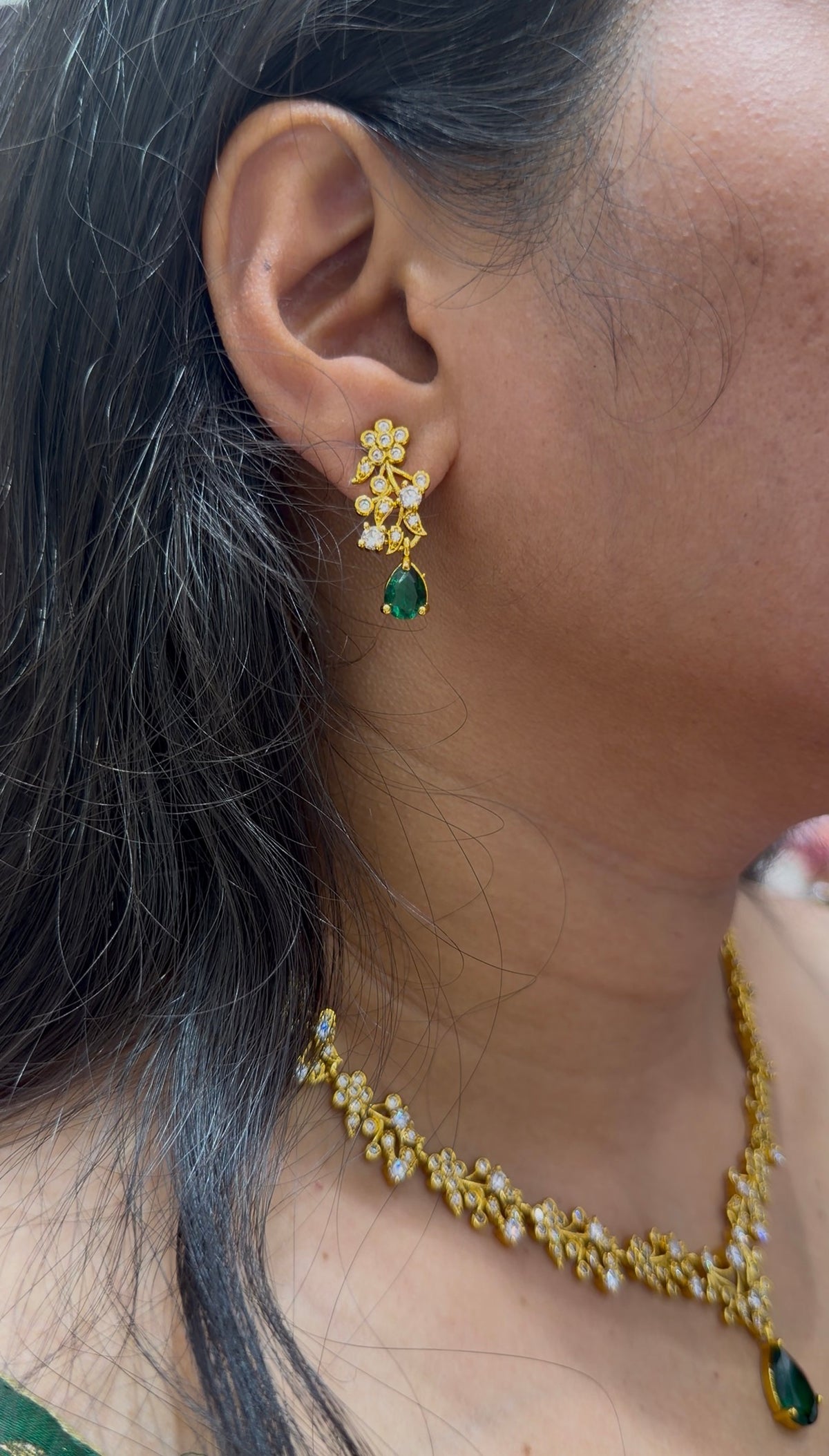 Beautiful uncut stone necklace set with pushback earrings