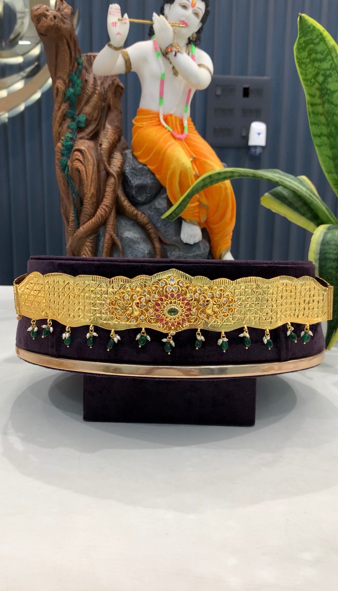 Beautiful uncut stones adult vaddanam with green beads finishing