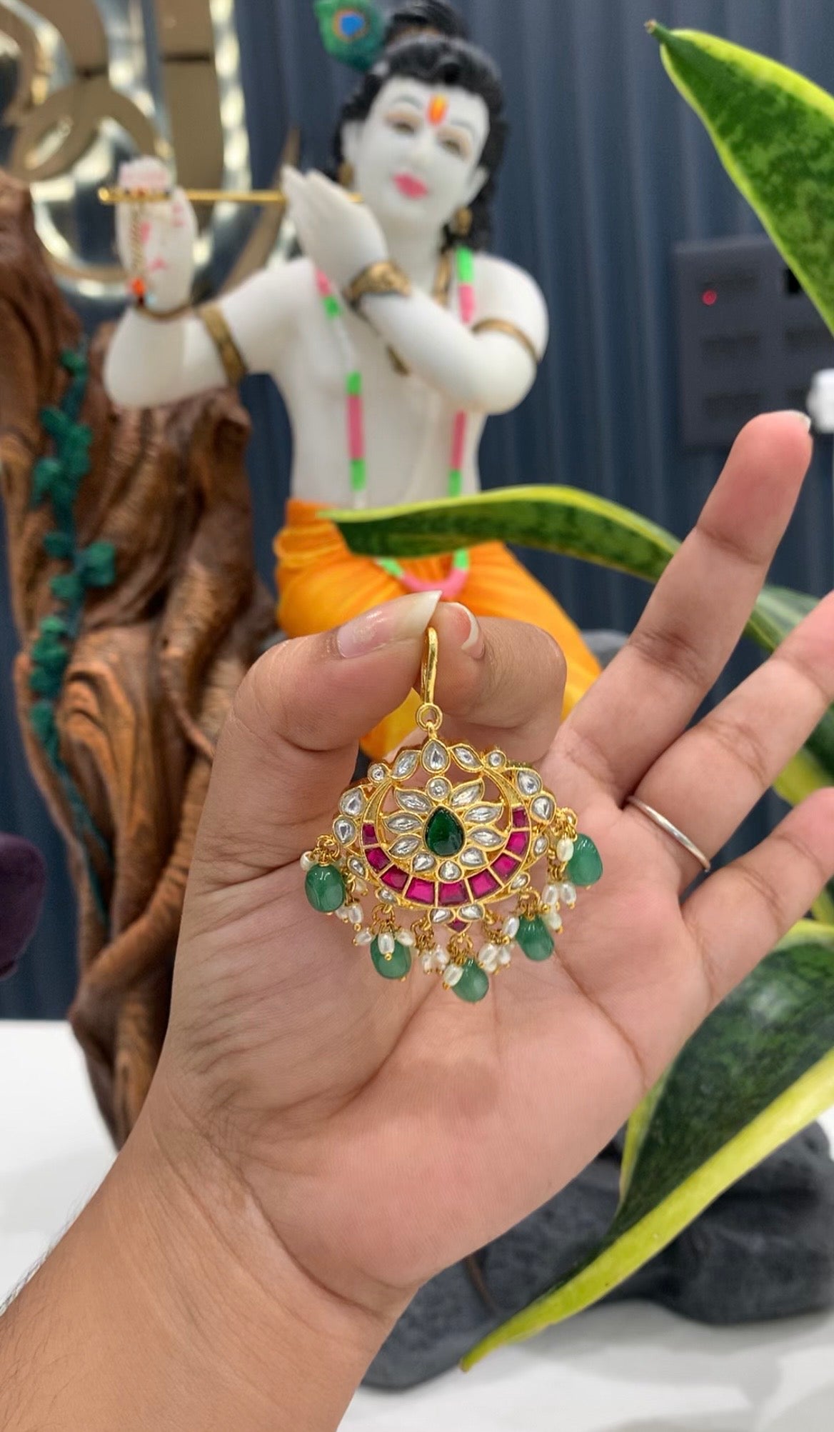 Beautiful Jadav stone tikka with green beads
