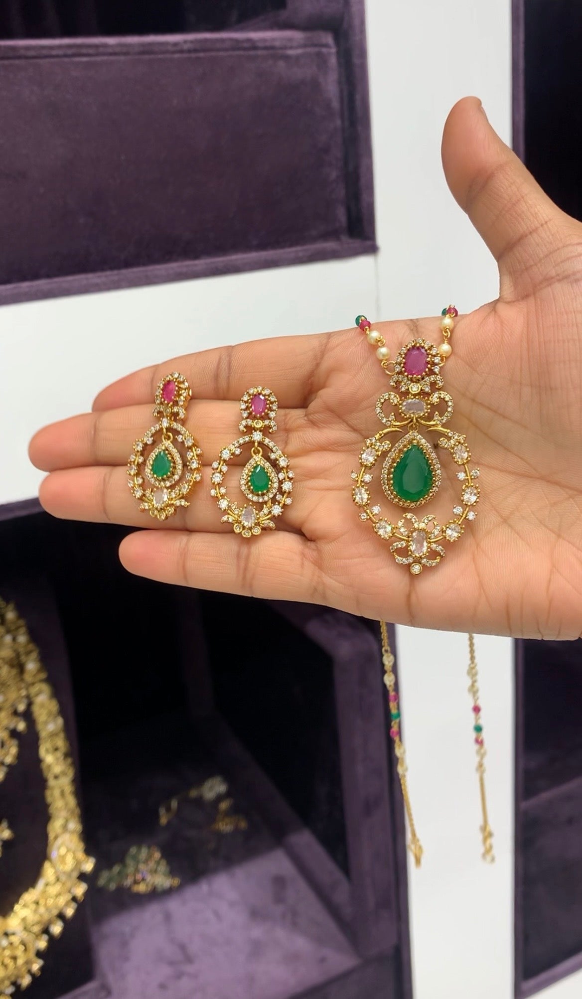 Beautiful multi colour stones pendant set with handmaking Chandraharam,beads chain 18 inchs long