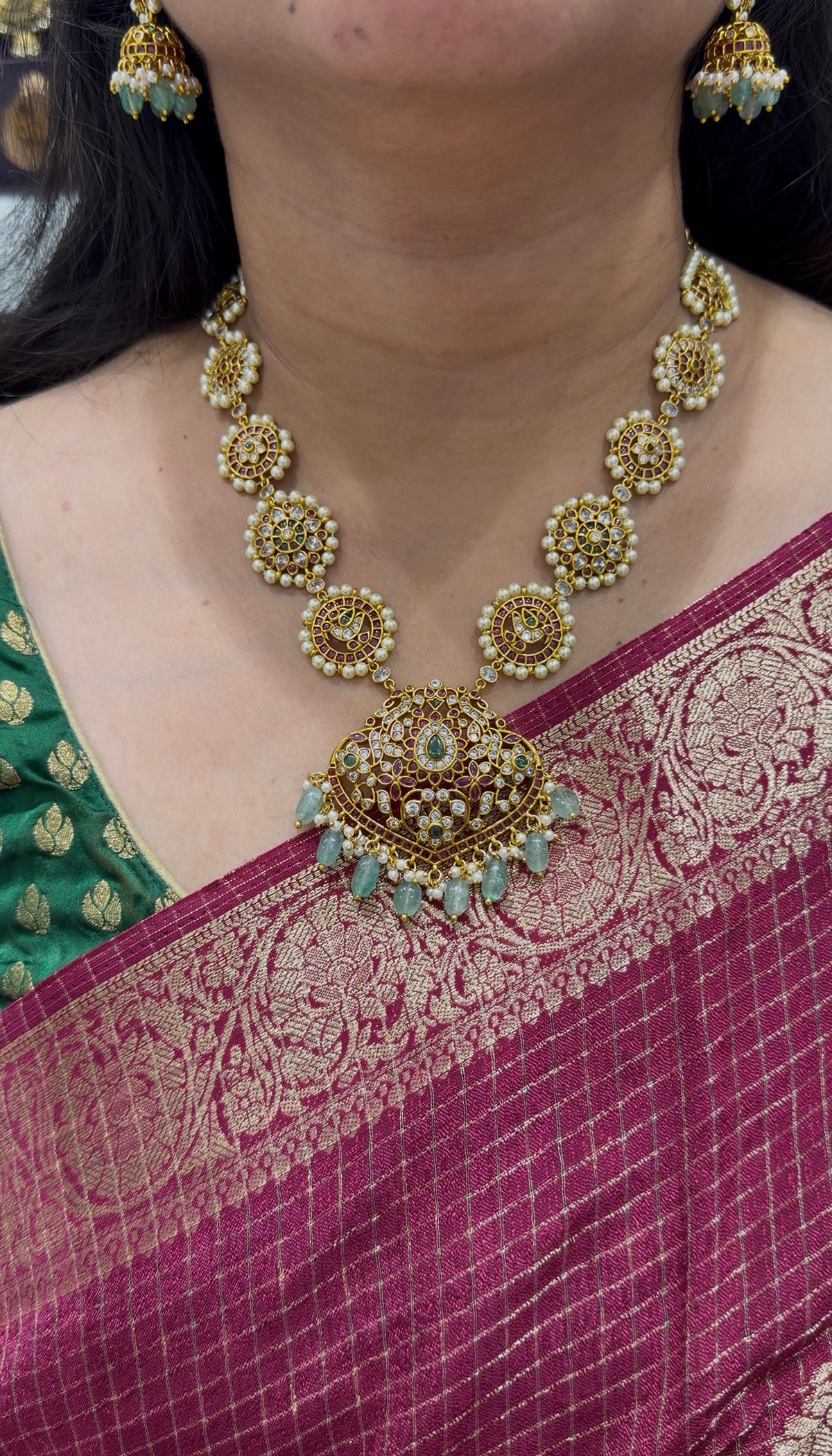 Beautiful pota stone ,pearls finishing necklace with pushback earrings