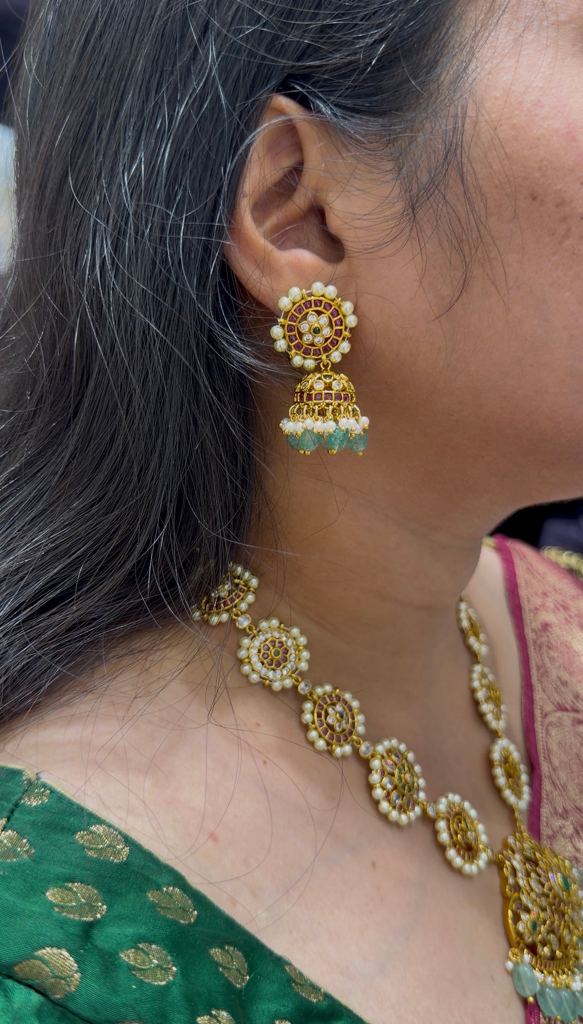 Beautiful pota stone ,pearls finishing necklace with pushback earrings
