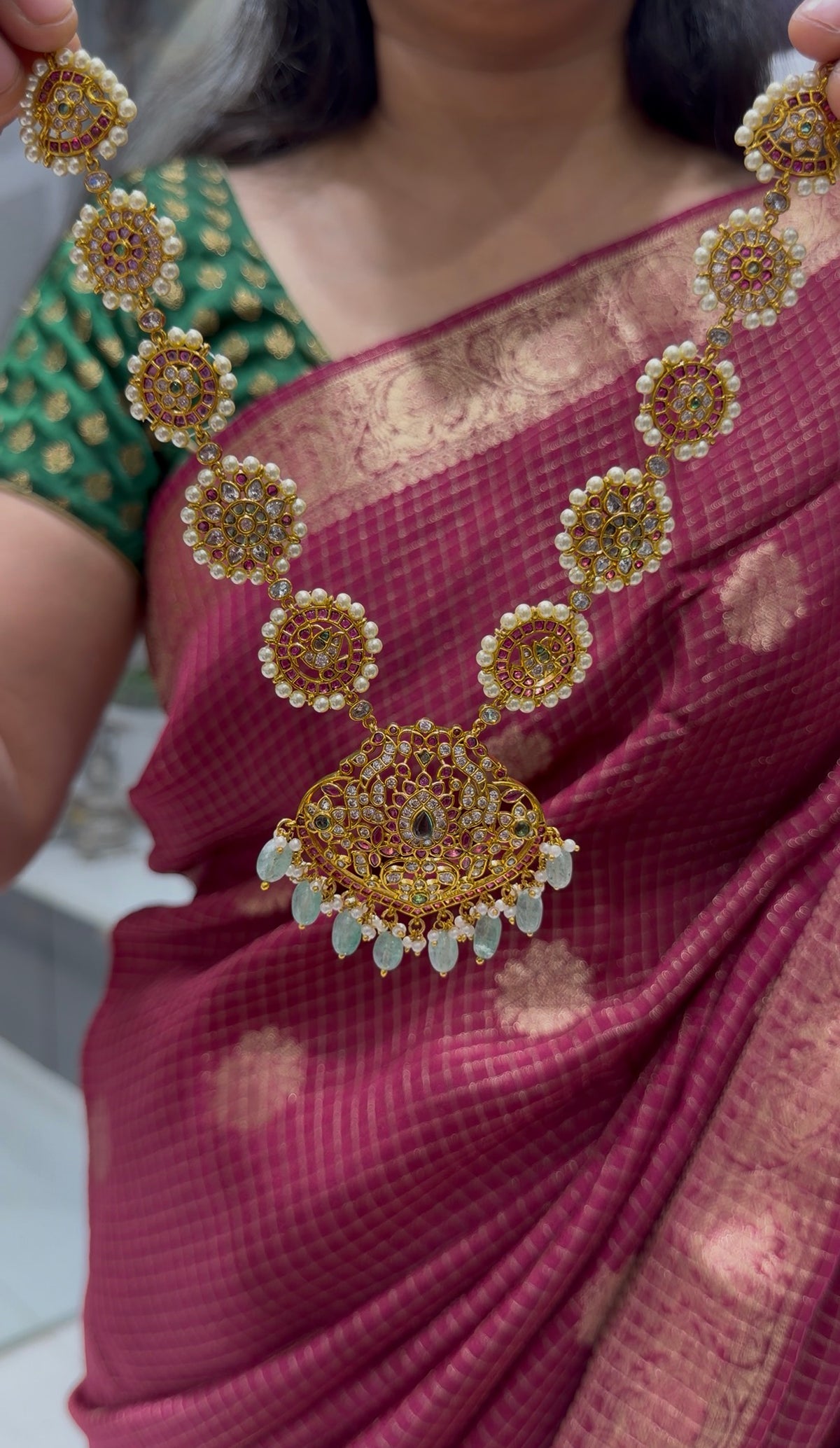 Beautiful pota stone ,pearls finishing necklace with pushback earrings