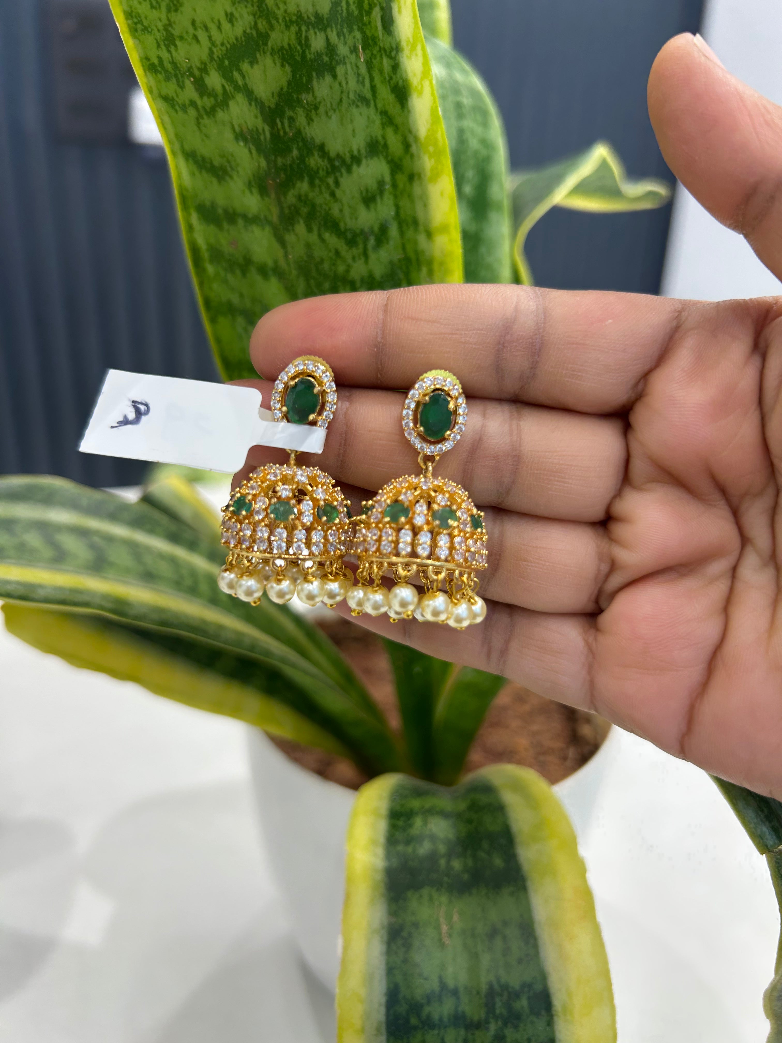 Beautiful green stone jumkis with pushback