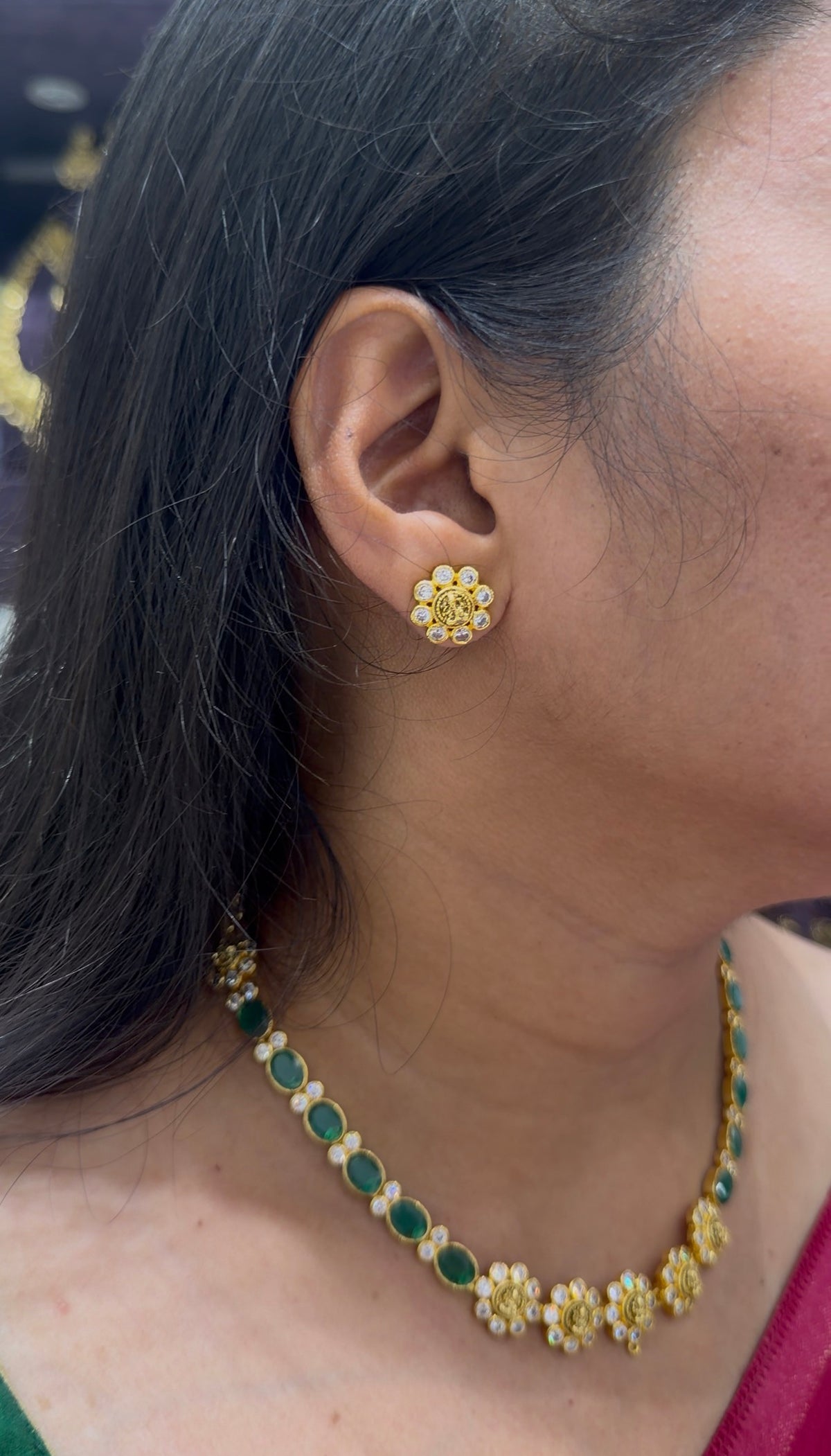Beautiful green stones simple necklace with pushback earrings