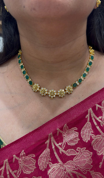 Beautiful green stones simple necklace with pushback earrings