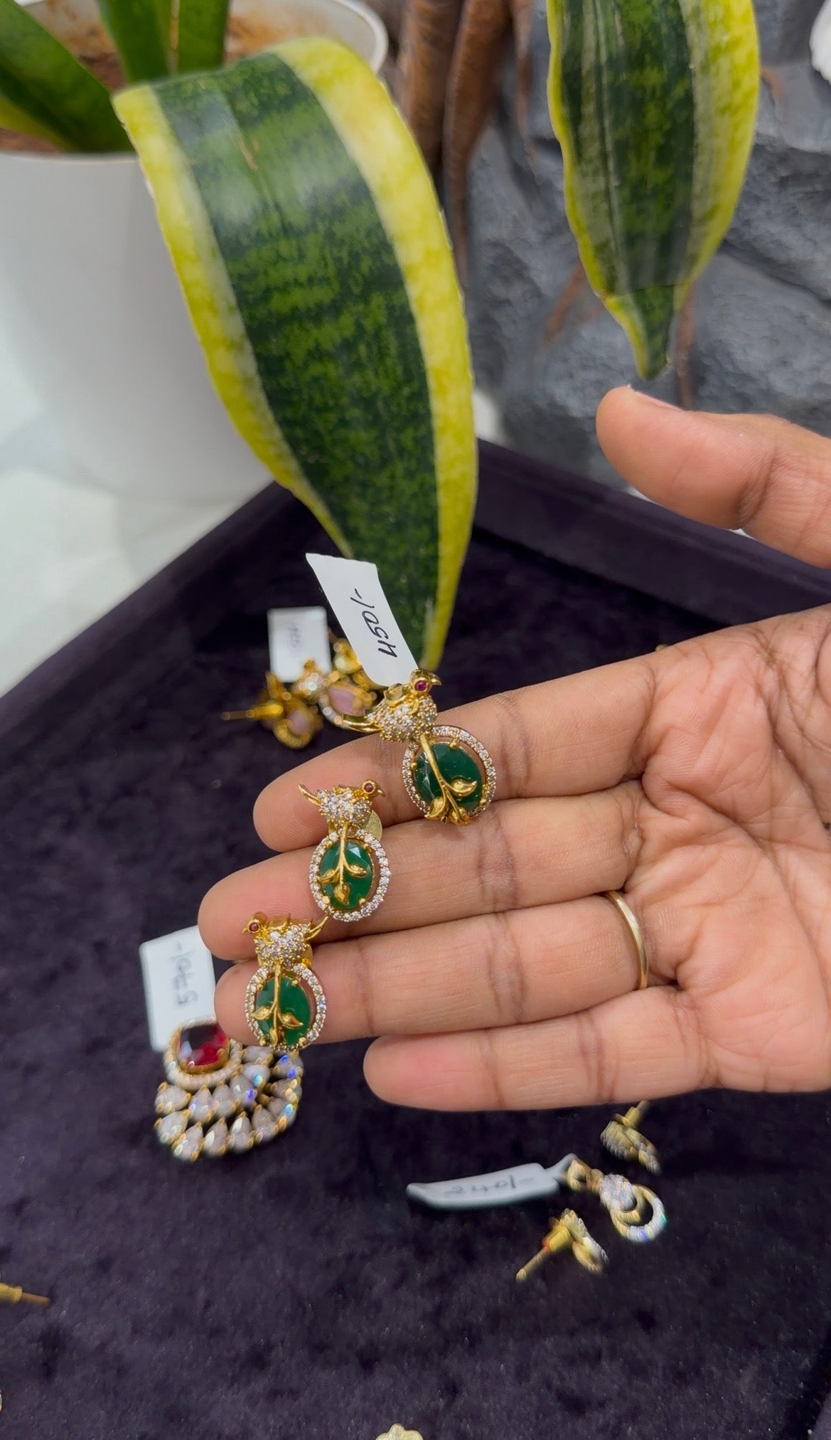 Beautiful green stone parrot design pendant set with backhook