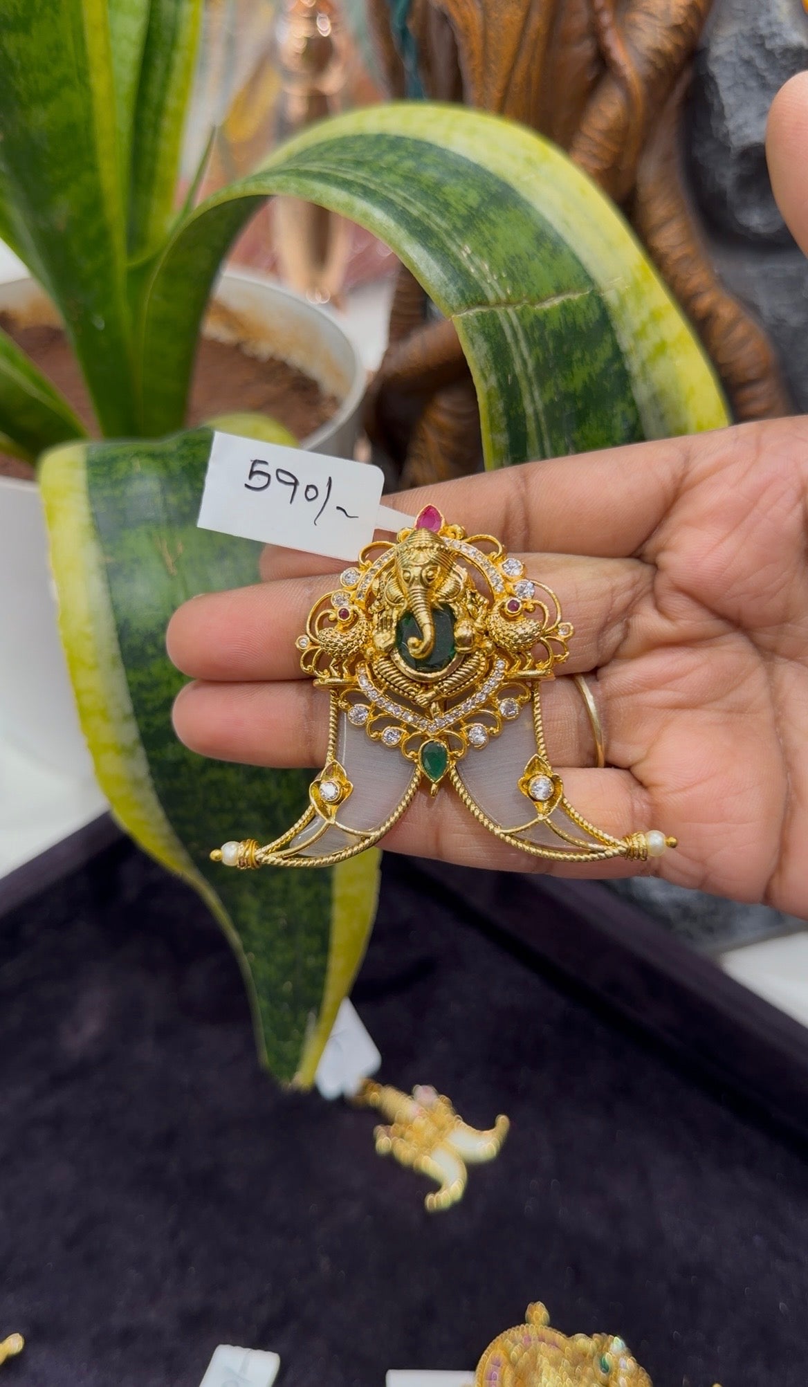 Beautiful Ganesh pendant tiger nail with back hook