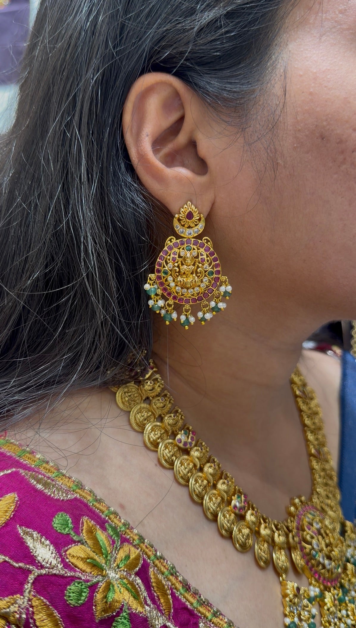Beautiful pota stone pendant kasula necklace with screwback earrings