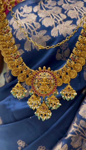 Beautiful pota stone pendant kasula necklace with screwback earrings