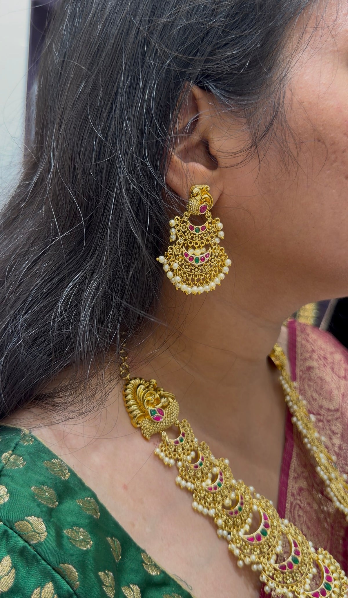 Beautiful Jadav Kundan long haram with pushback earrings
