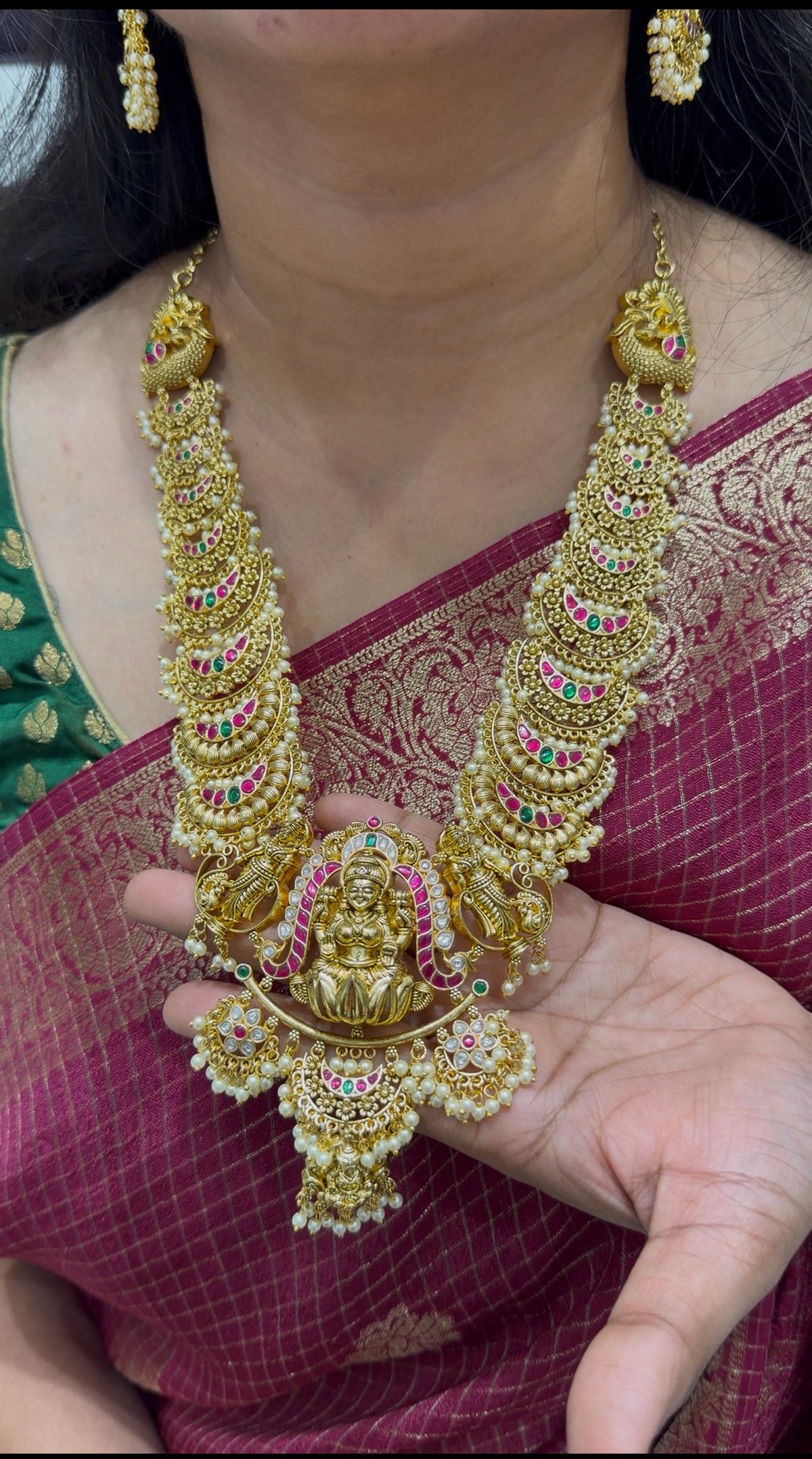 Beautiful Jadav Kundan long haram with pushback earrings