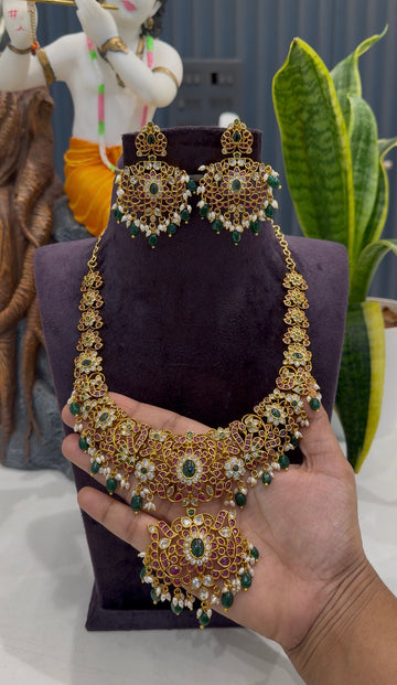 Beautiful pota stone necklace with screwback earrings