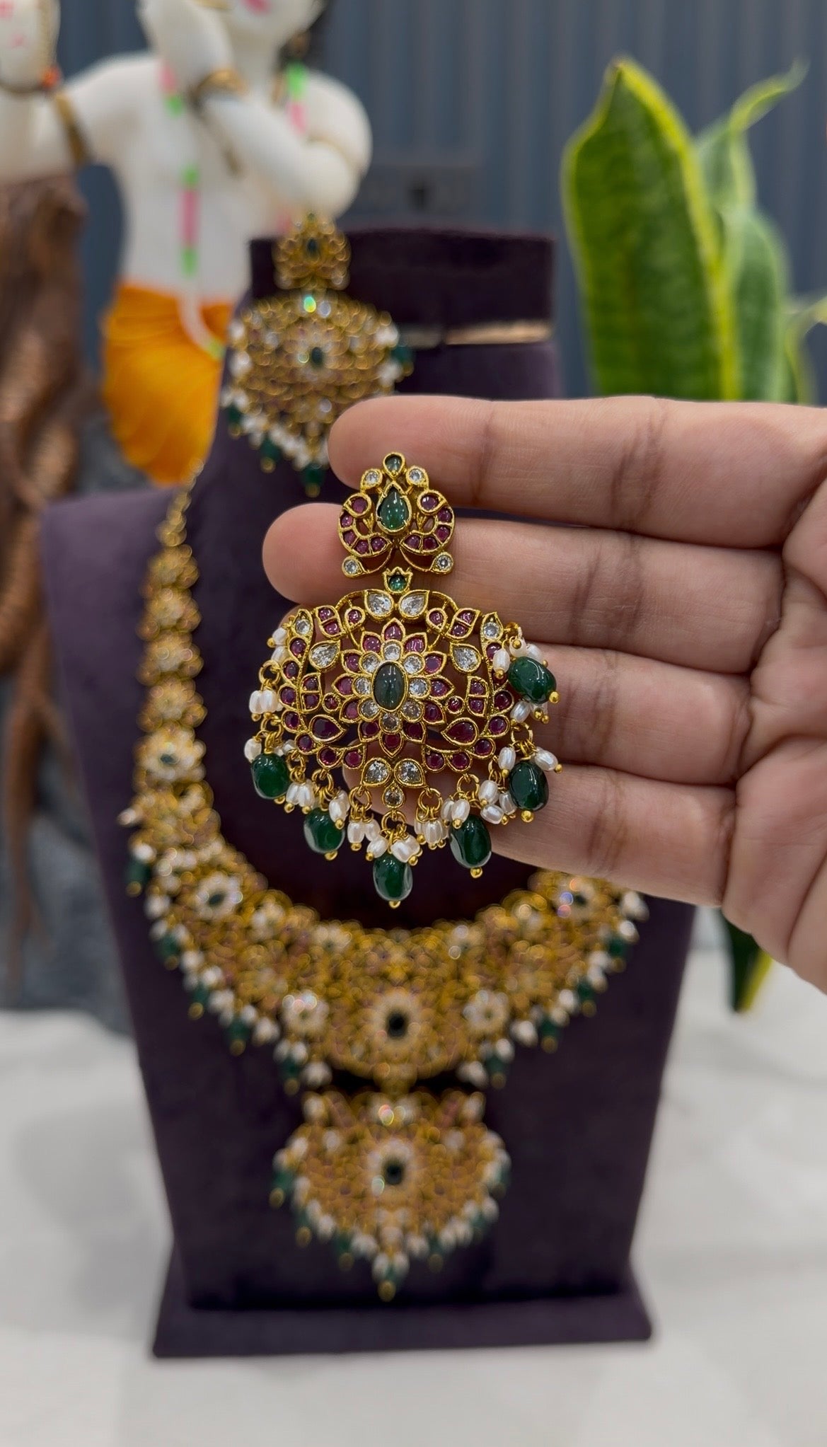Beautiful pota stone necklace with screwback earrings