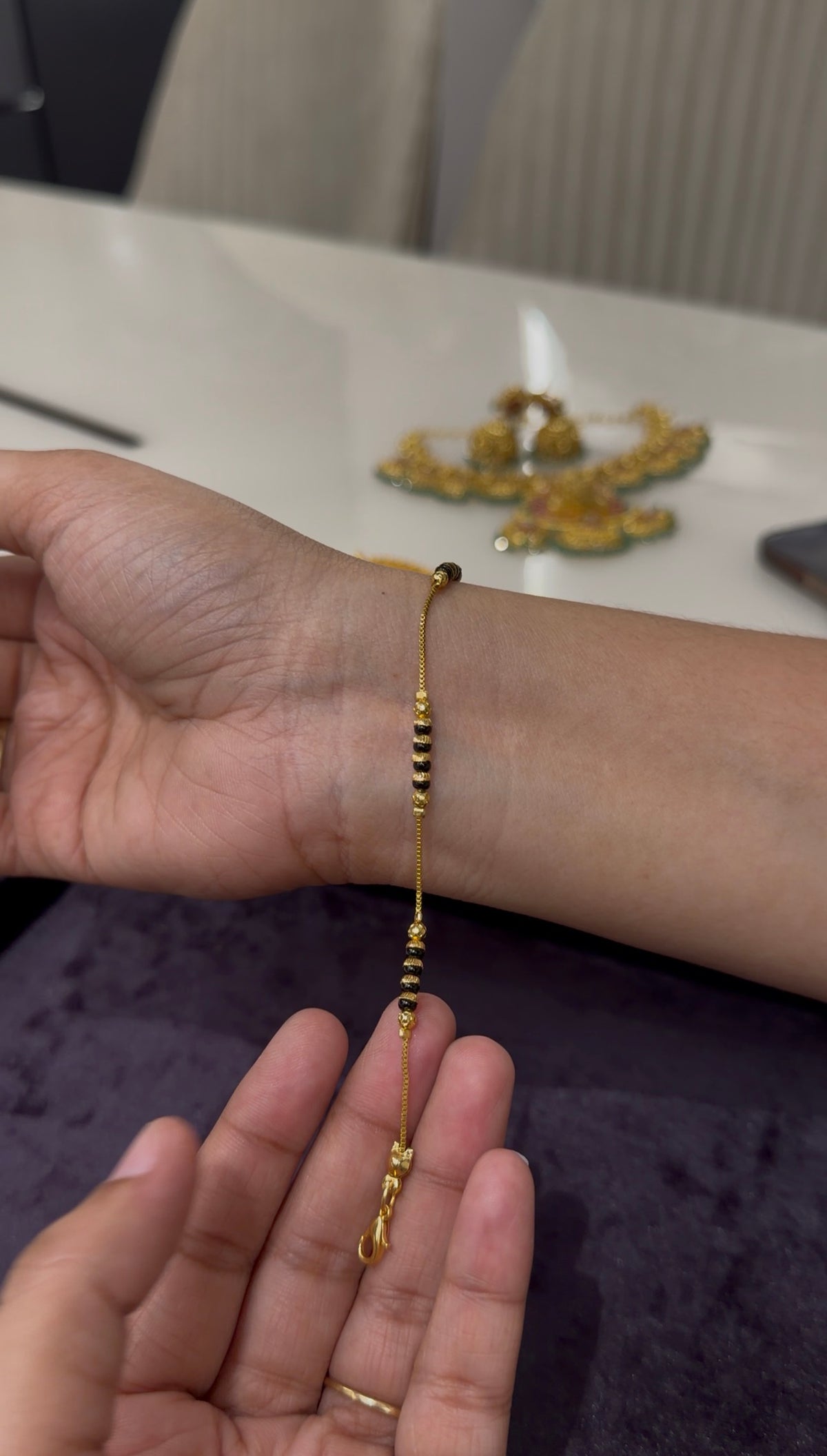 Beautiful simple blackbeads bracelet with adjustable rings
