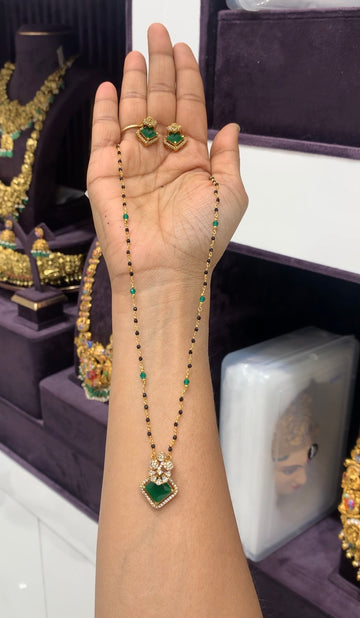 Beautiful green colour pendant set with handmaking blackbeads chain 18 inchs long