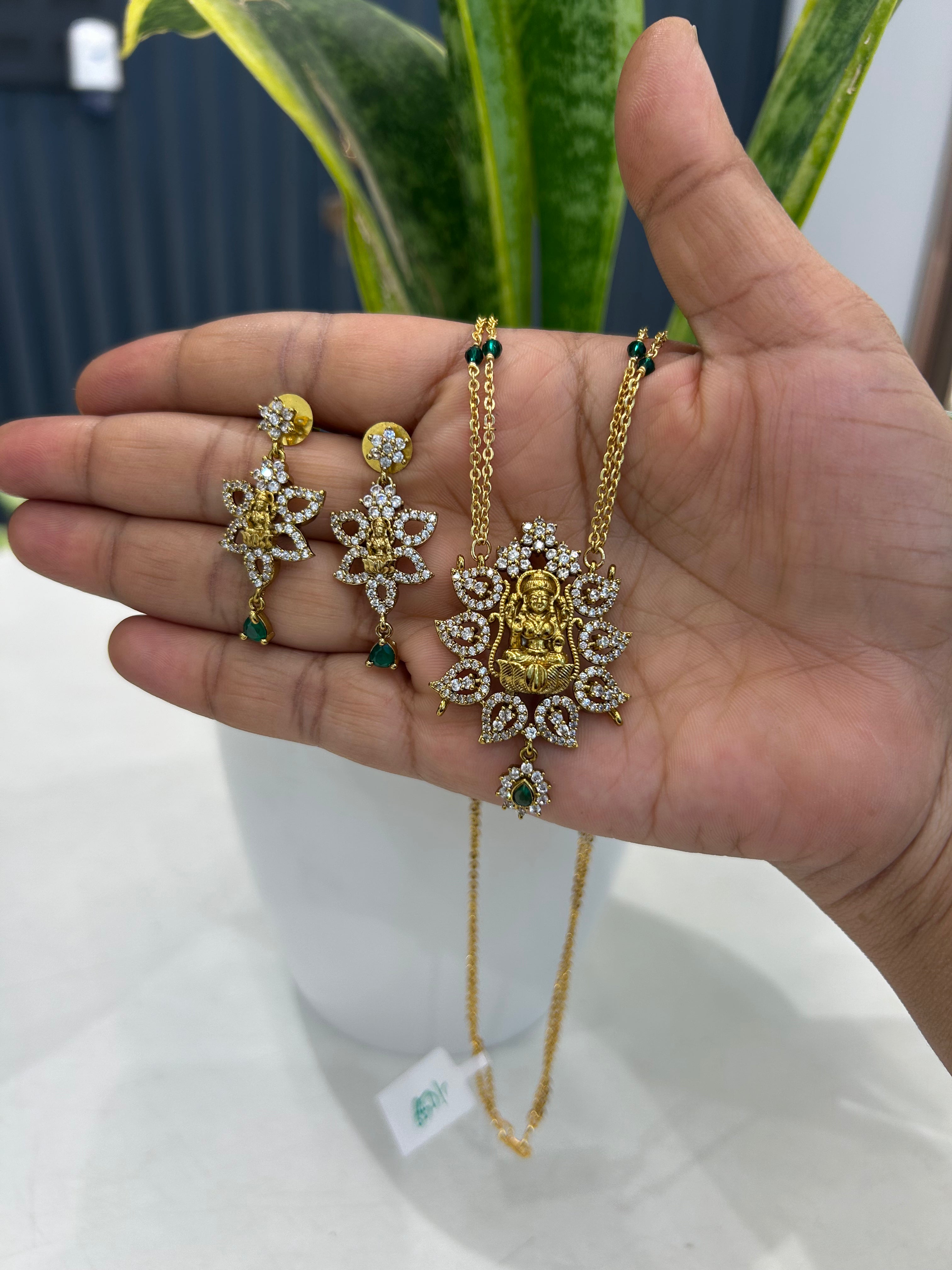 Beautiful Lakshmi devi pendant set with handmaking Chandraharam chain 18 inchs long