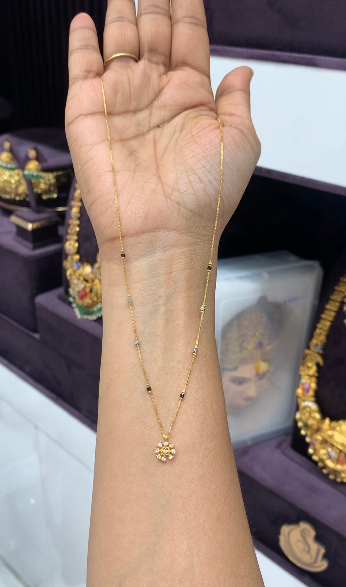 Beautiful simple blackbeads chain 18 inchs long