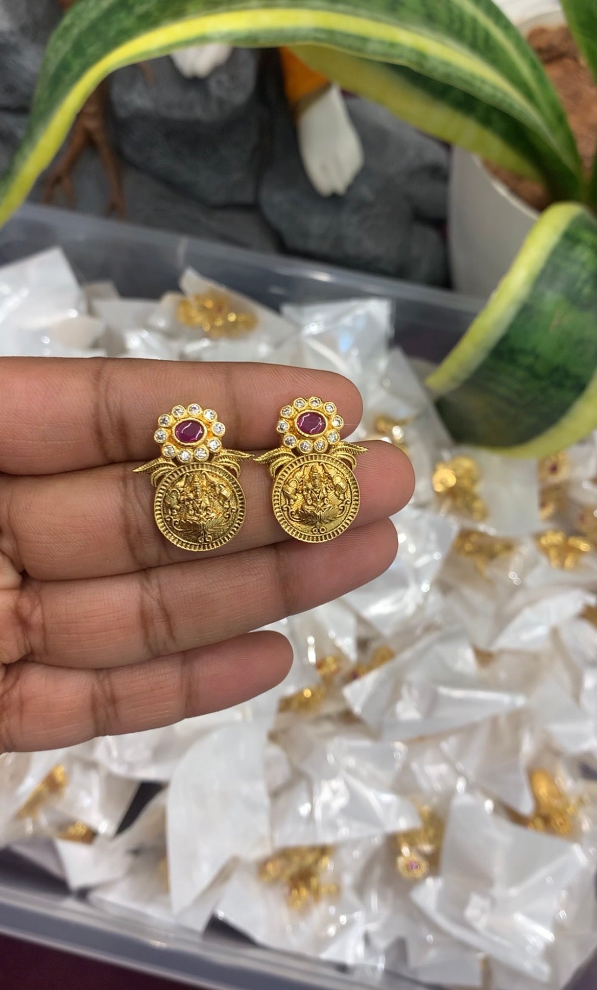 Beautiful kasula model studs with pushback