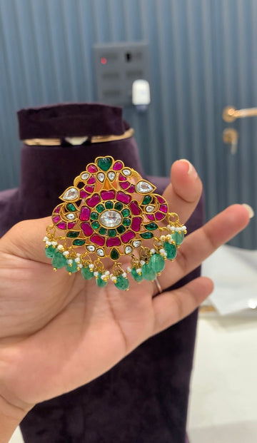 Beautiful Jadau kundhan locket with Backhook
