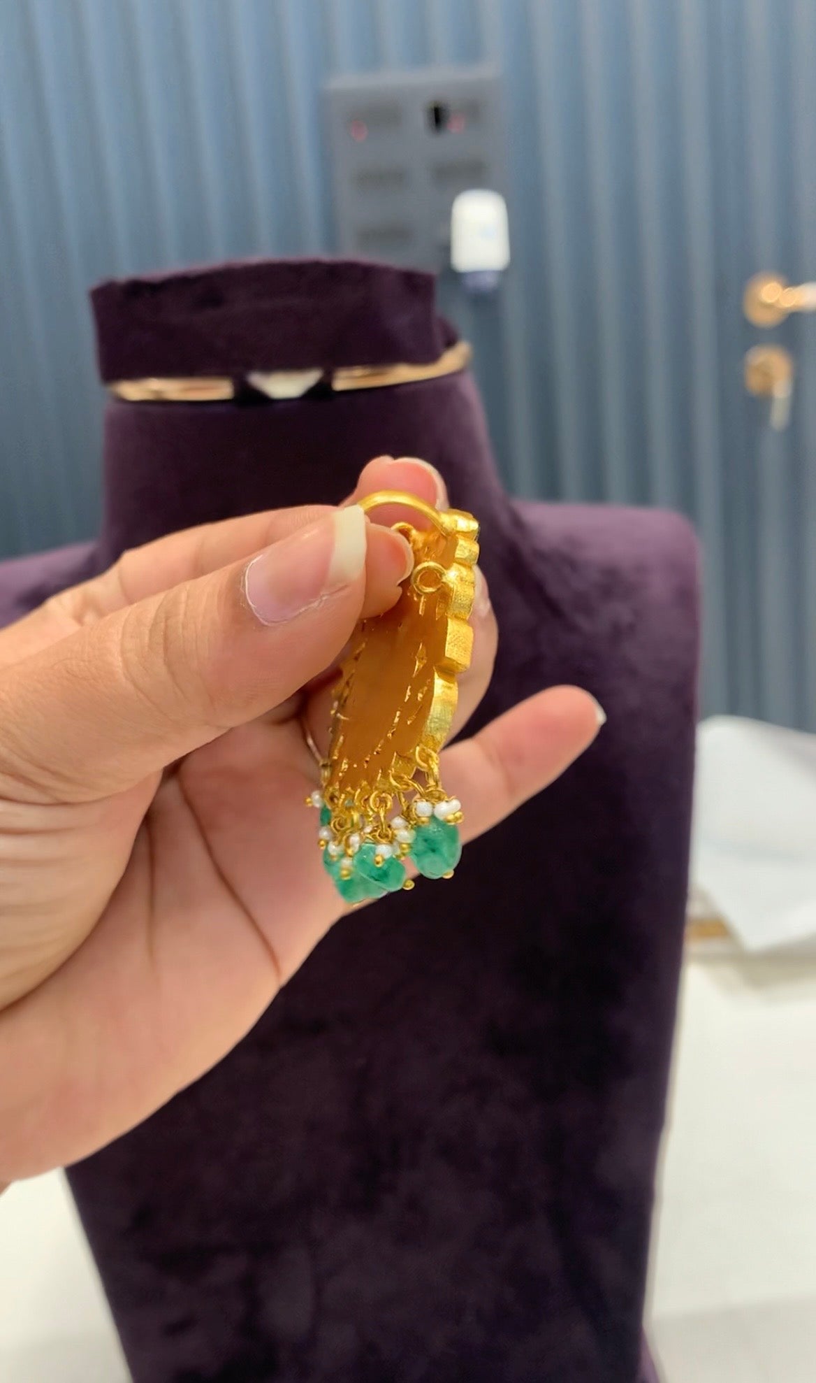 Beautiful Jadau kundhan locket with Backhook