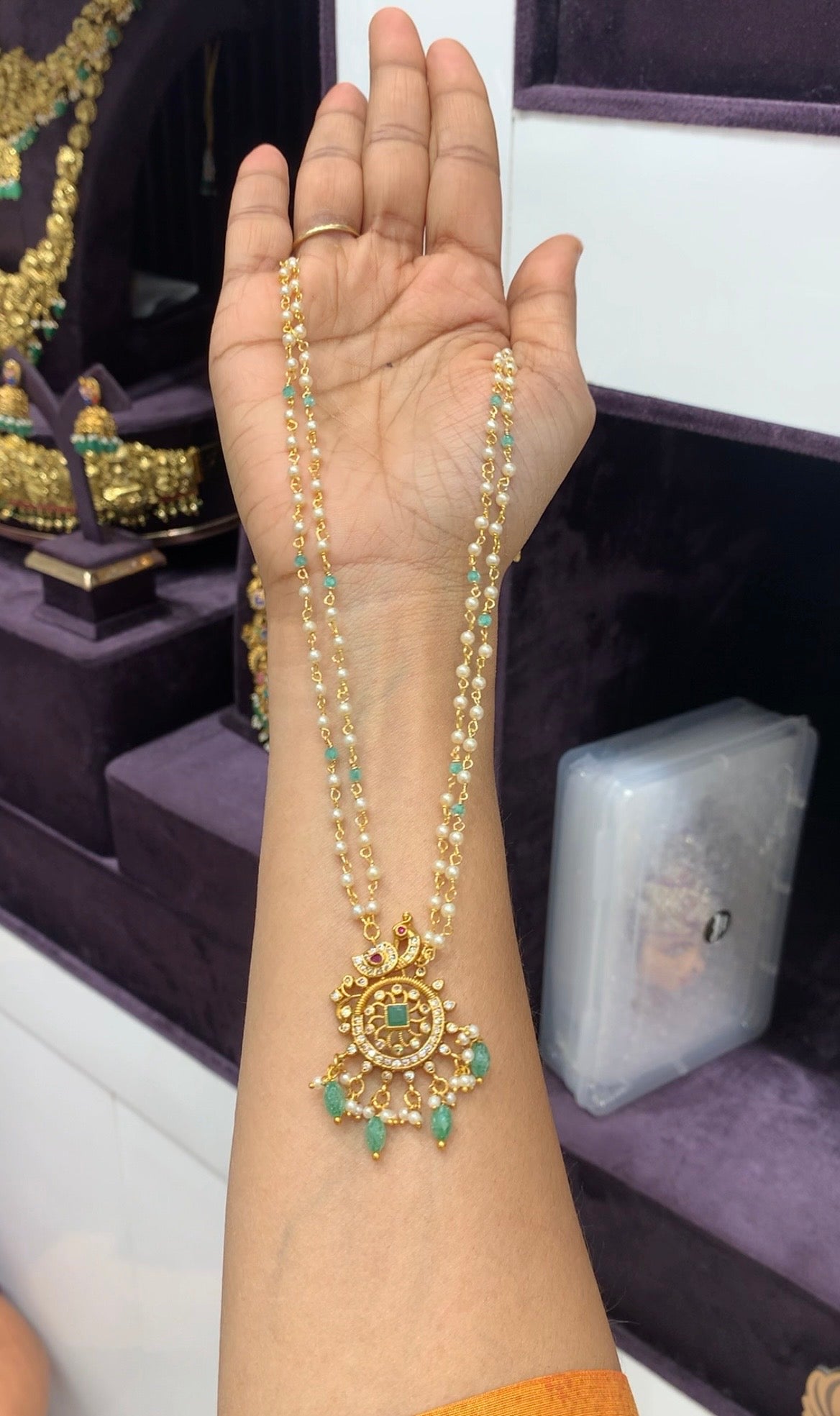 Beautiful peacock design pendant with handmaking pearls chain 18 inchs long