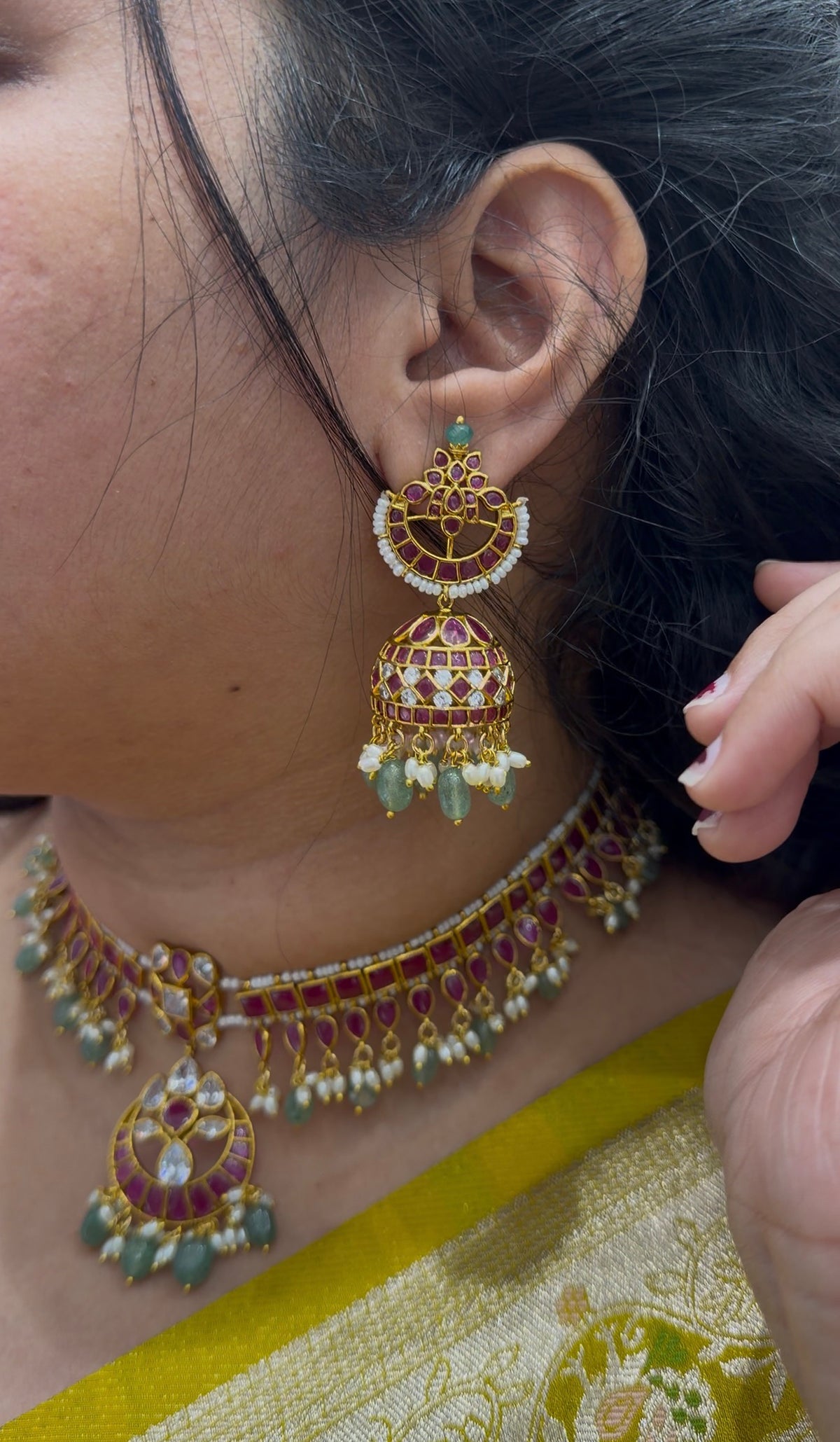 Beautiful pota stone chocker with pushback earrings