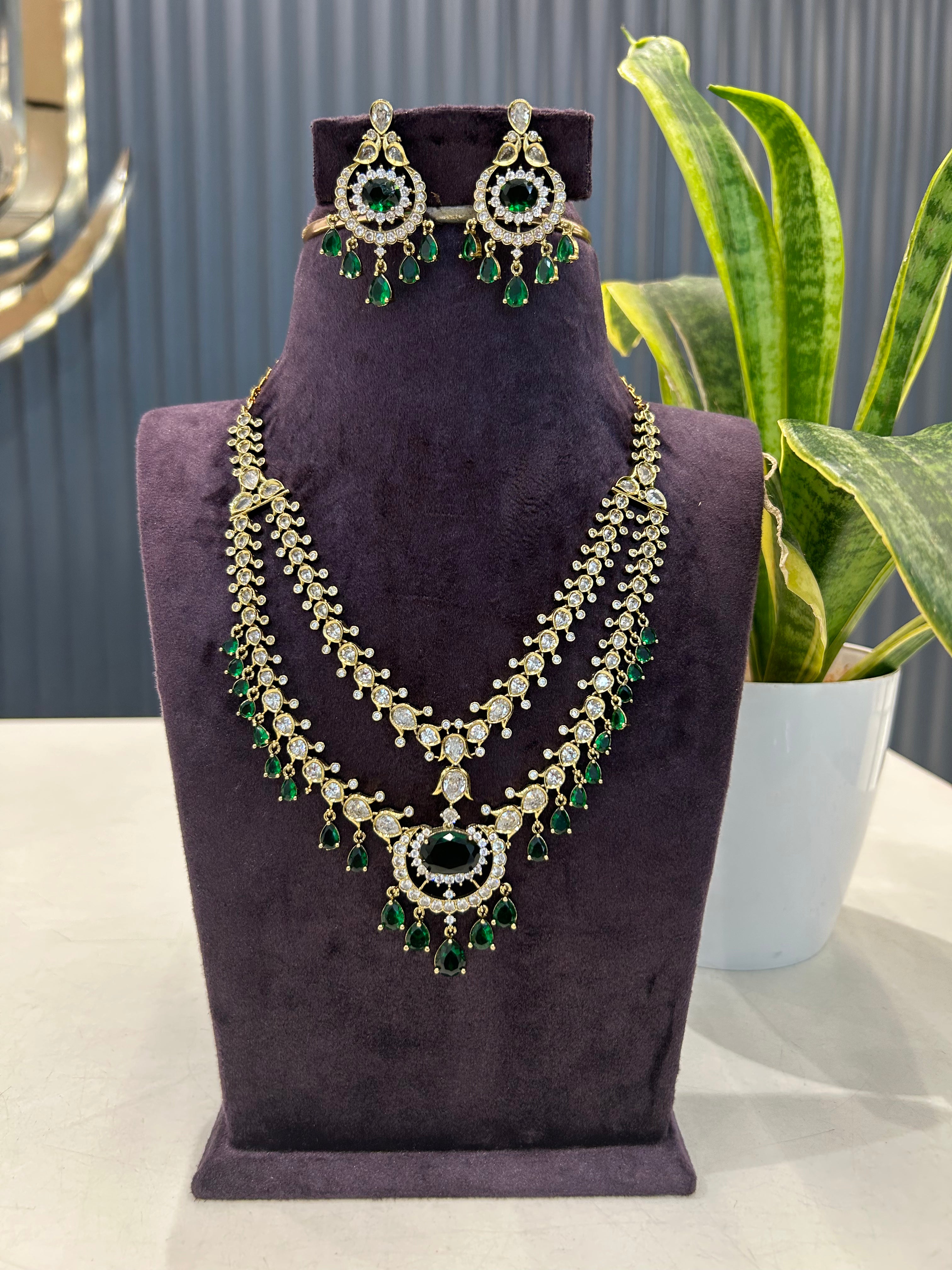 Beautiful green stone double step necklace with pushback earrings