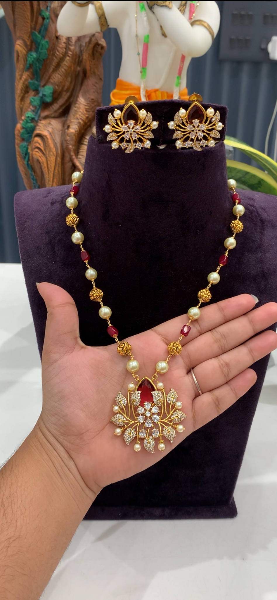 Beautiful red colour pendant set with pearls & beads mala 18 inchs long