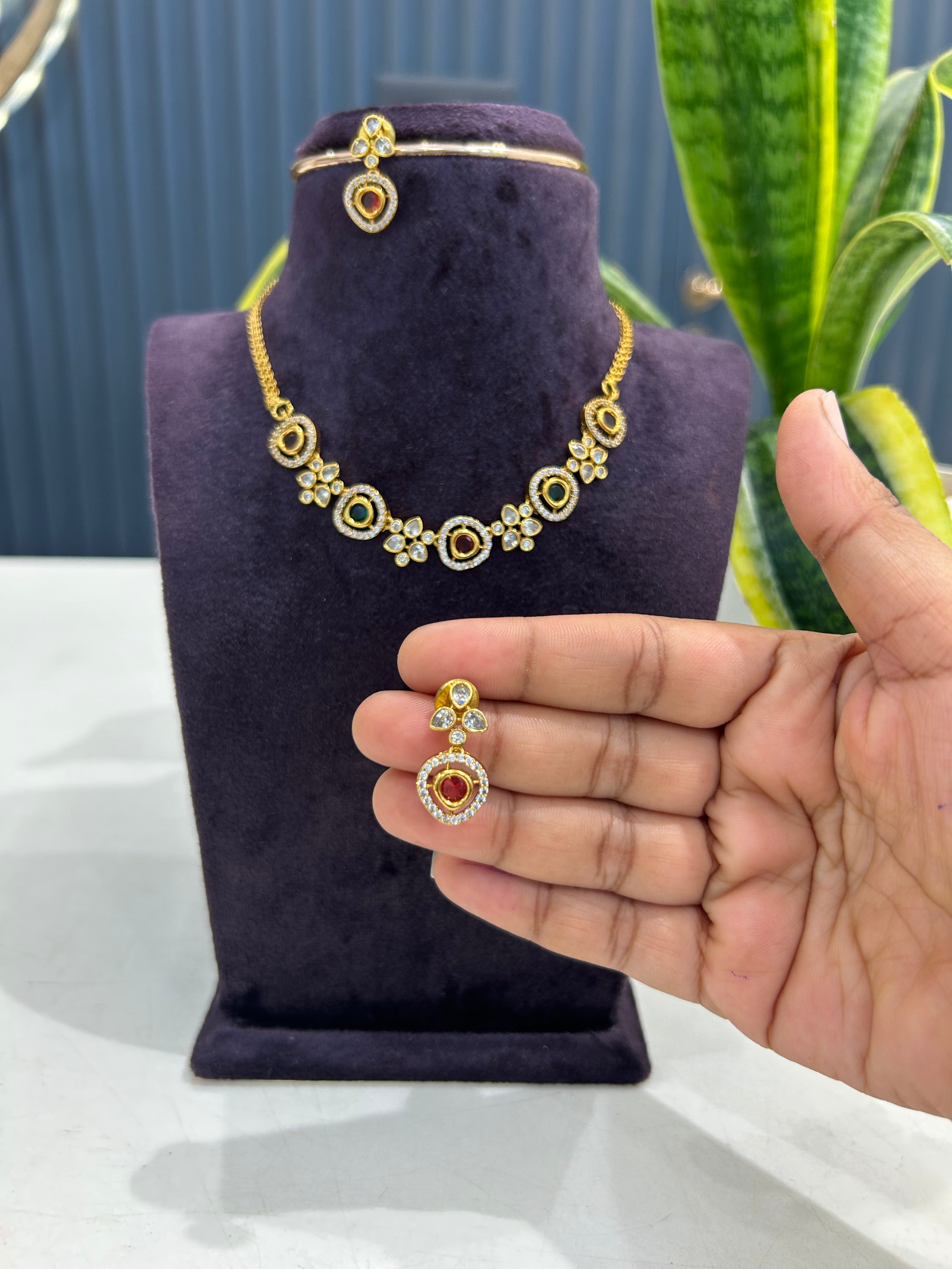 Beautiful uncut stones simple necklace with pushback earrings
