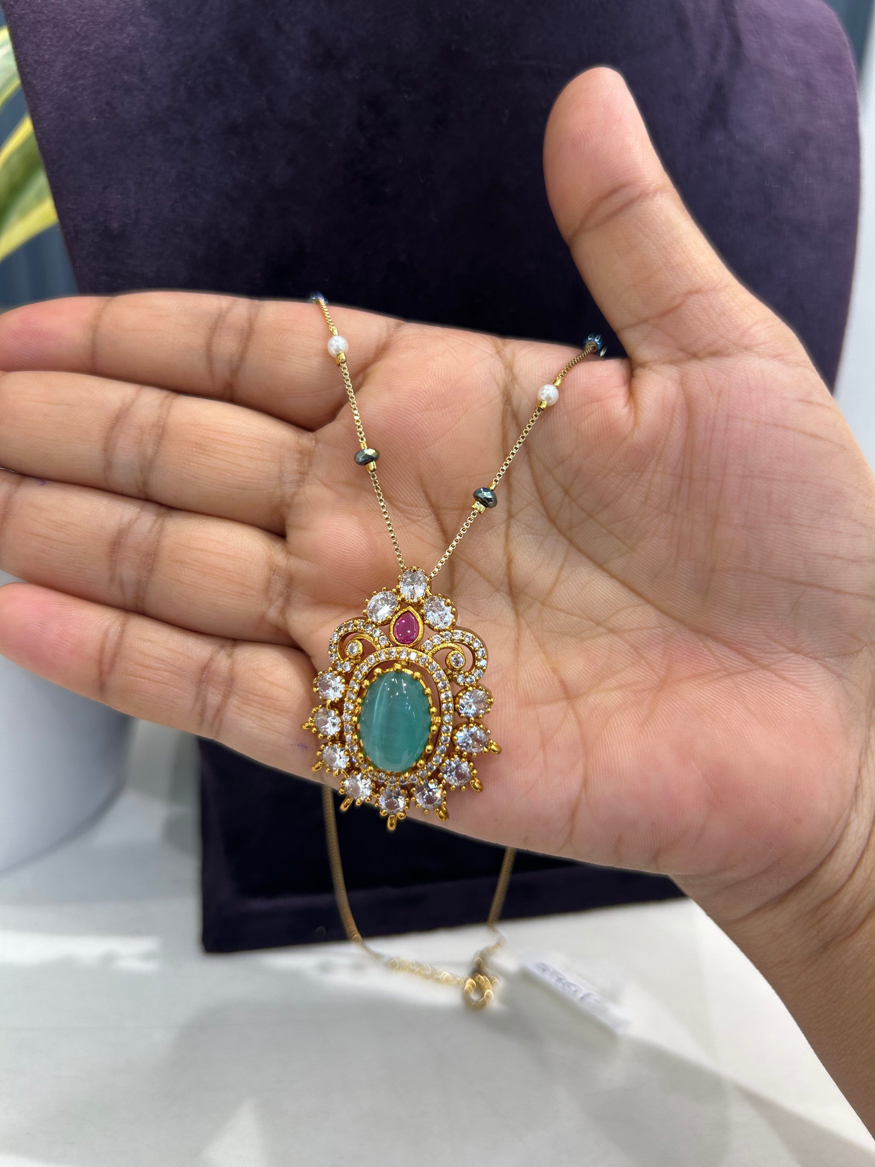 Beautiful green stone pendant with simple chain 18 inchs long