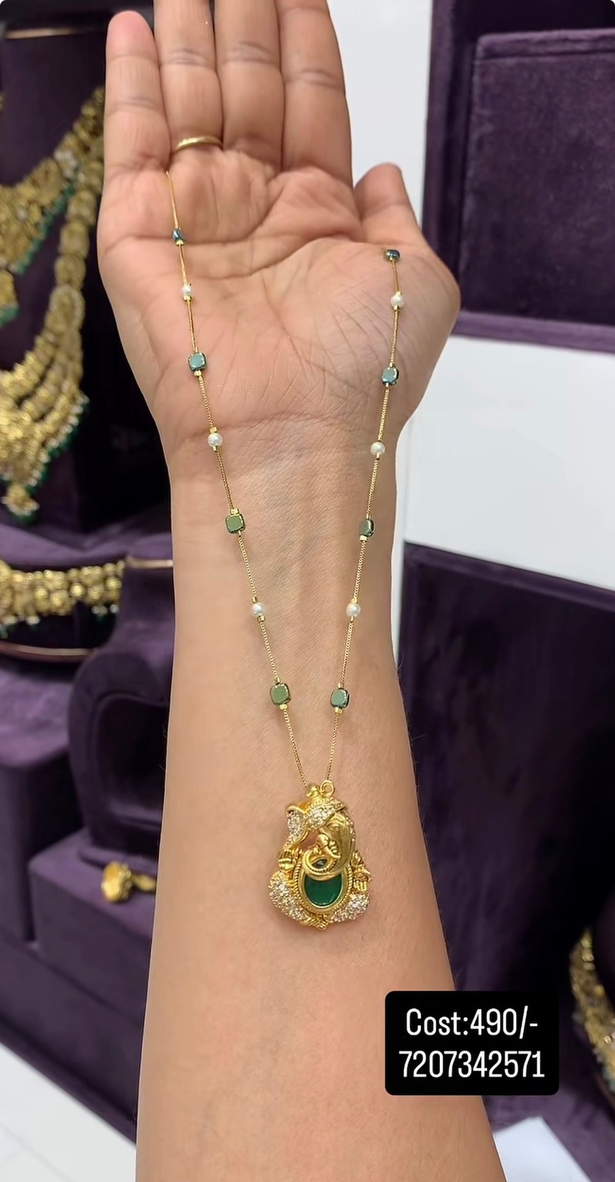 Beautiful ganesh pendant with simple chain 18 inchs long