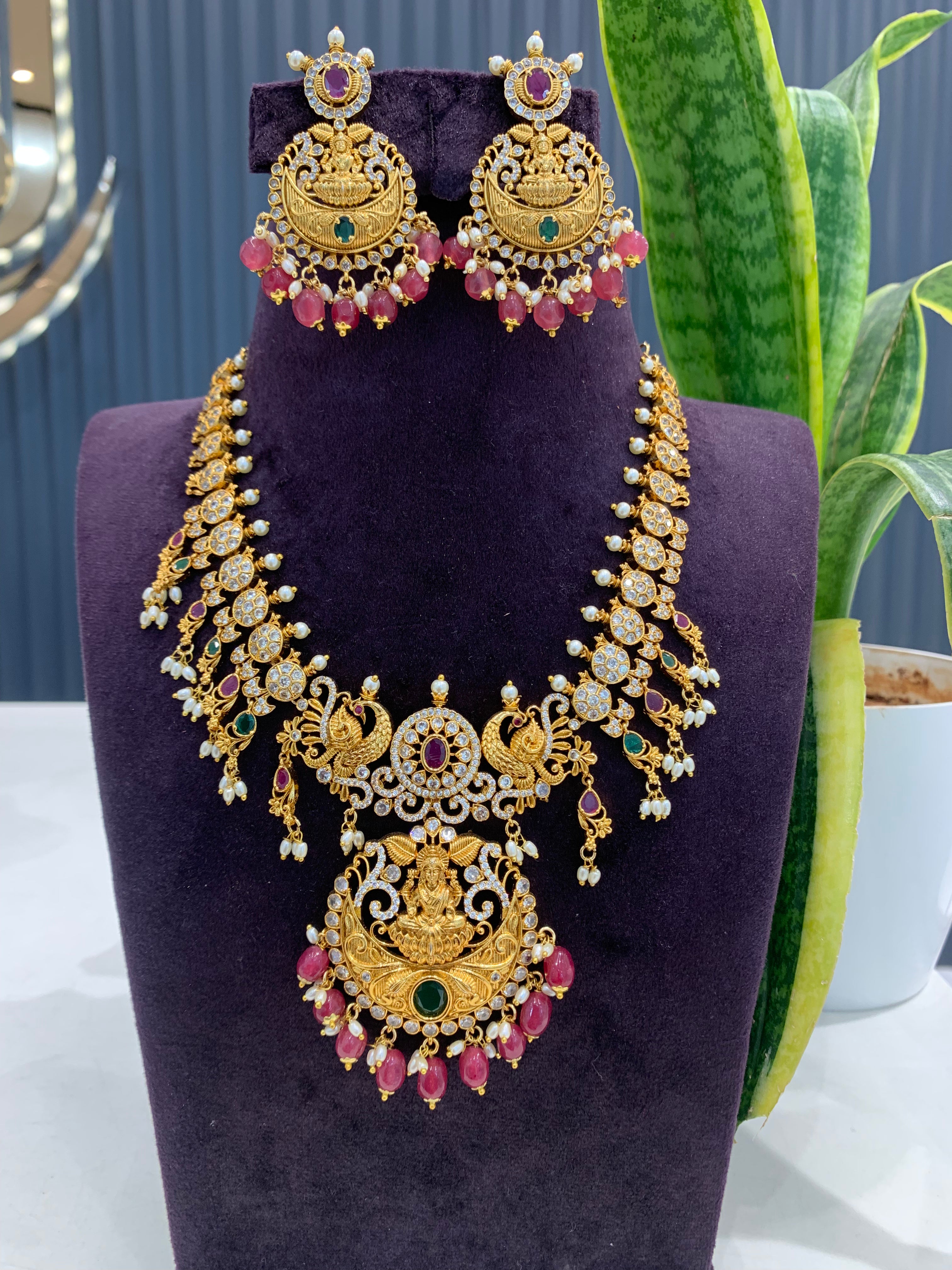 Beautiful uncut stones peacock design necklace with screwback earrings