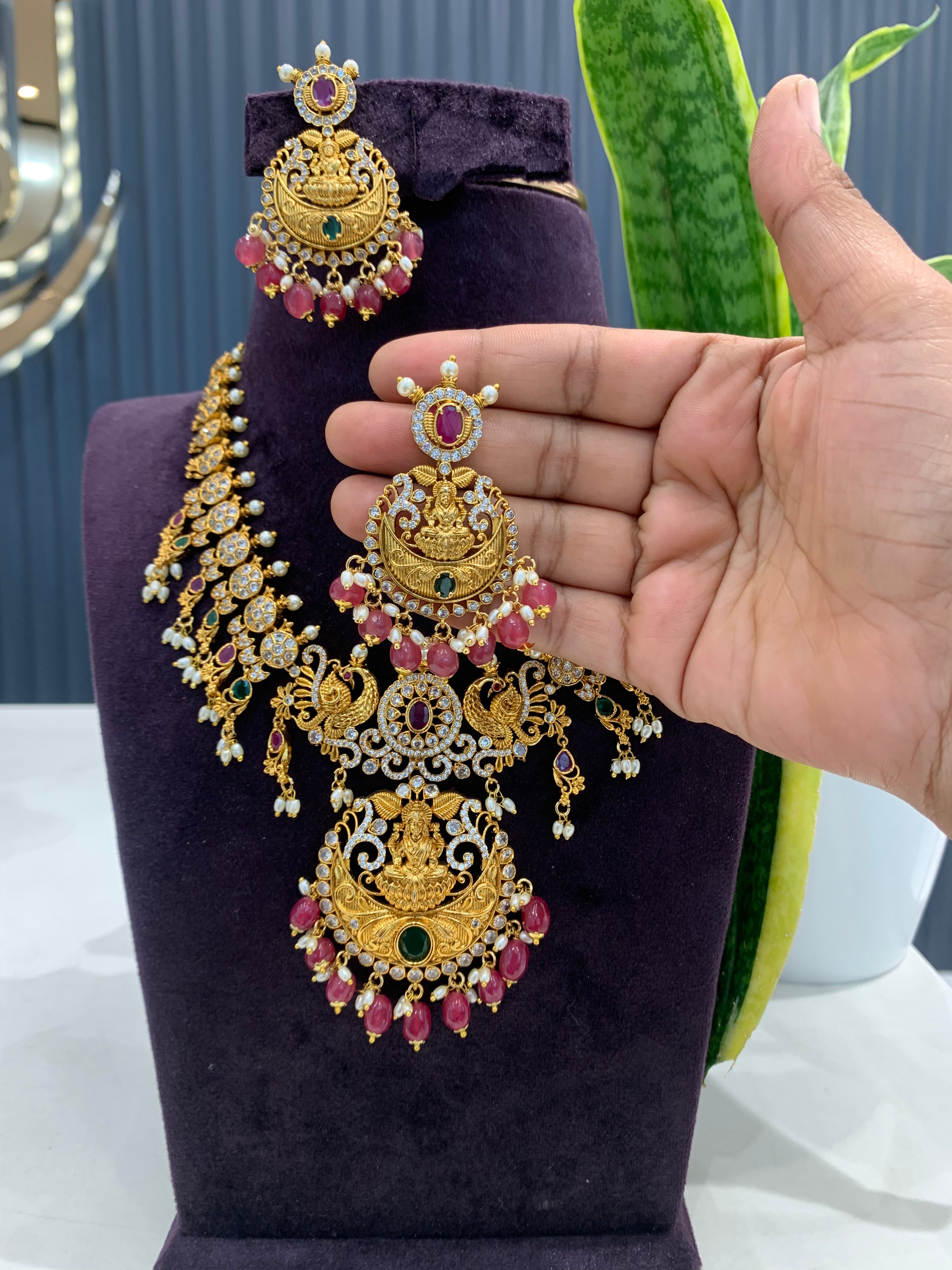 Beautiful uncut stones peacock design necklace with screwback earrings