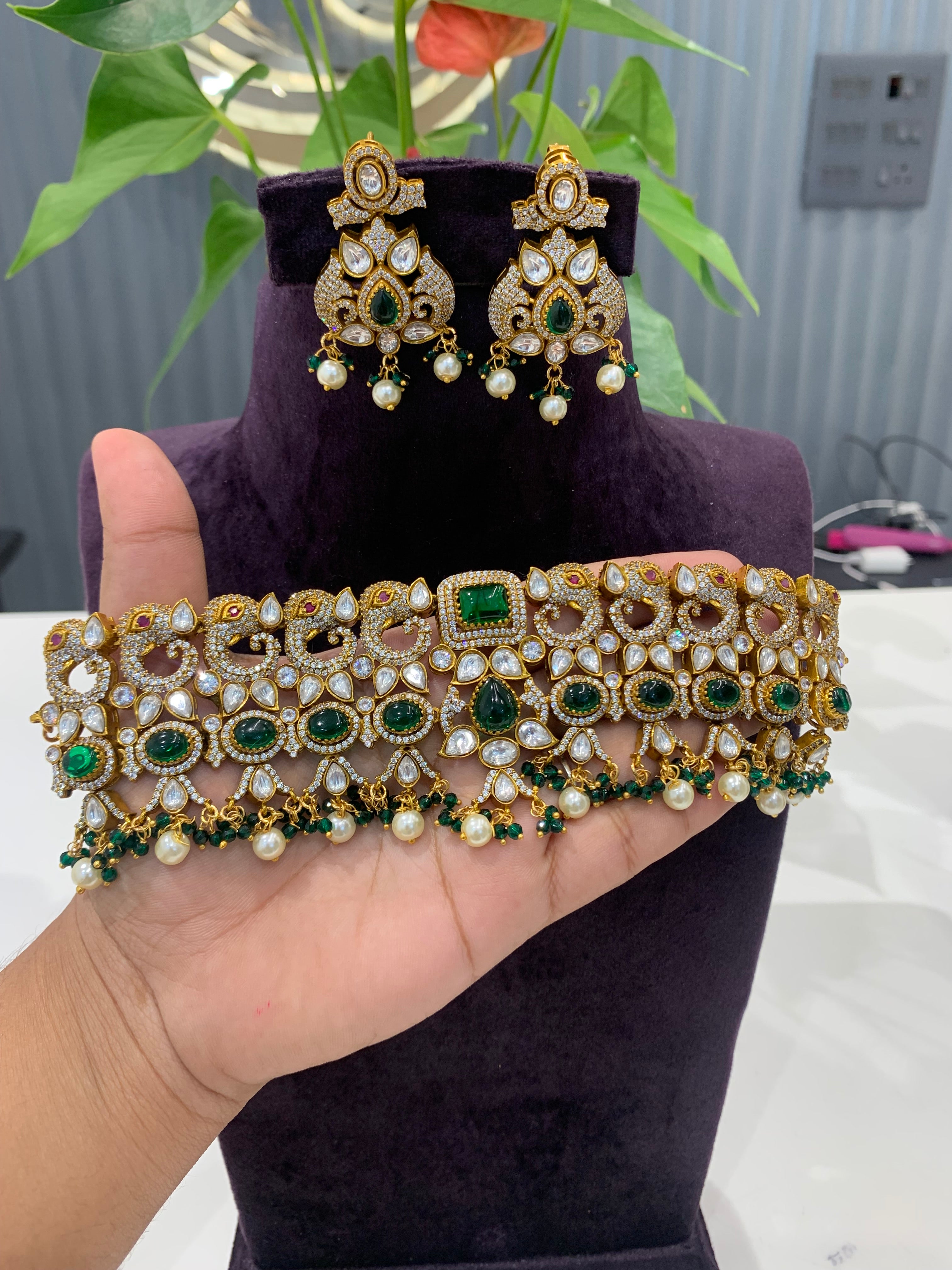 Beautiful moissanite chocker