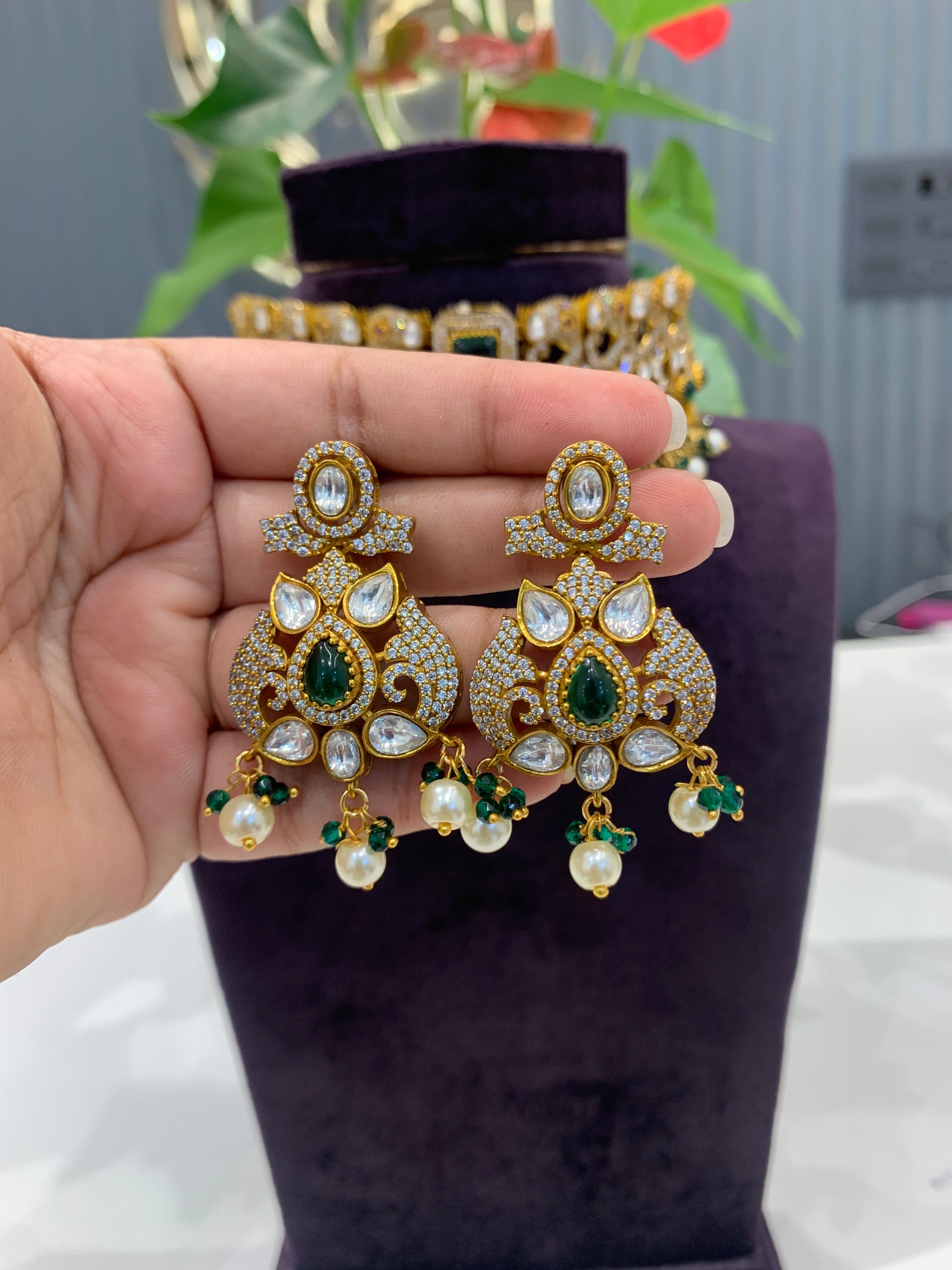 Beautiful moissanite chocker