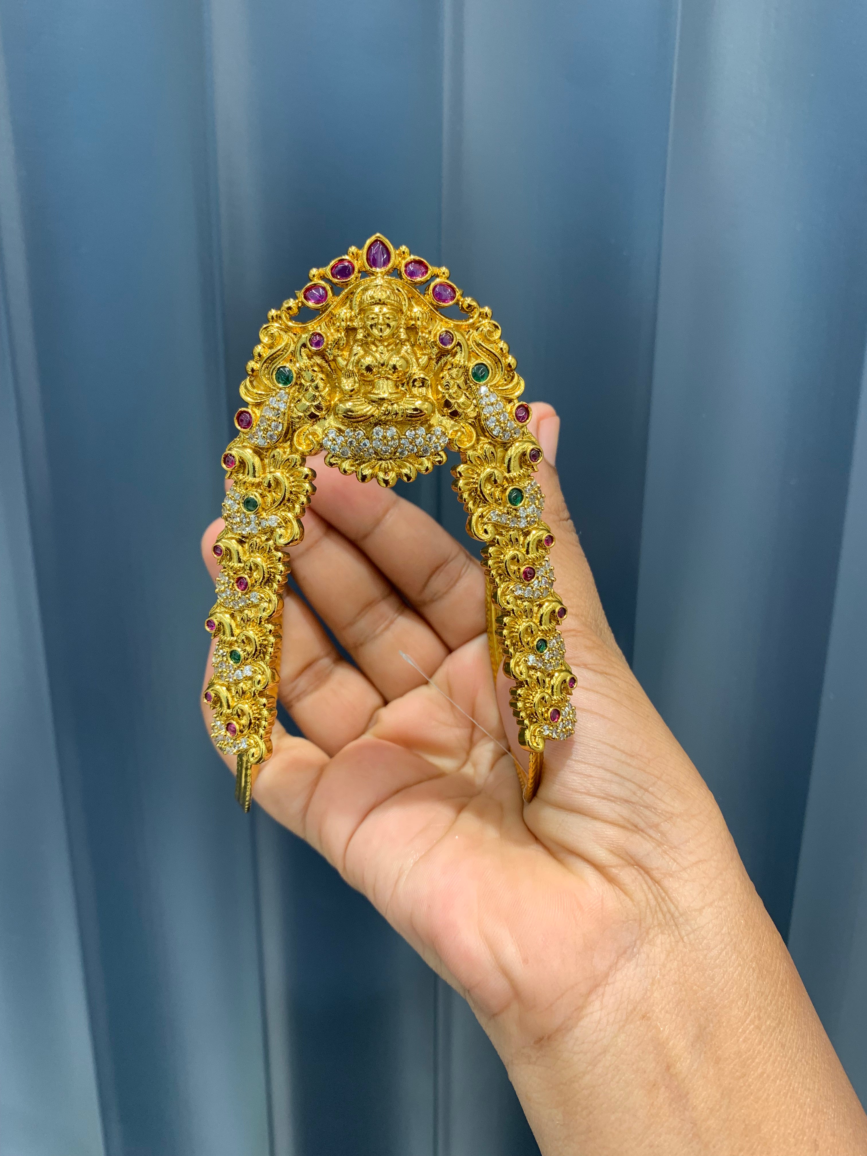 Beautiful Lakshmi devi & peacock design adult vanki