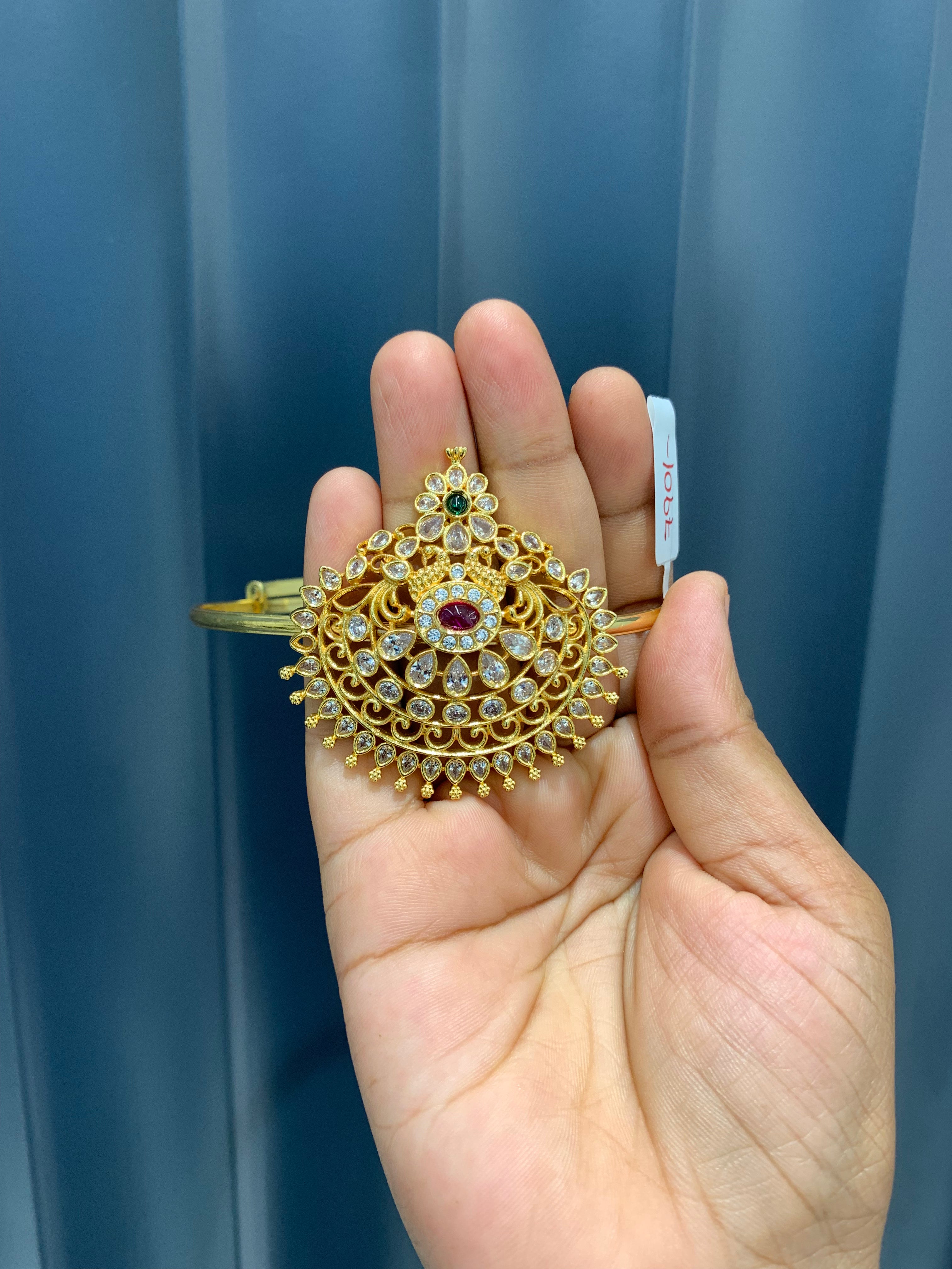Beautiful uncut stones pendent adult vanki